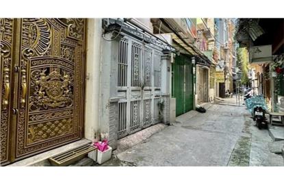 Mua nhà hẻm 4-5m gần Đại học Kinh Tế quận 10 - Thuận tiện sinh hoạt