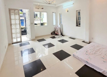 Bán nhà HXH Cách Mạng Tháng 8 – Giáp Quận 10