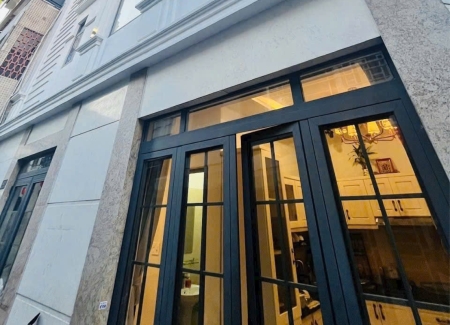 Bán nhà trung tâm Đề Thám, Quận 1, cách mặt tiền 1 căn