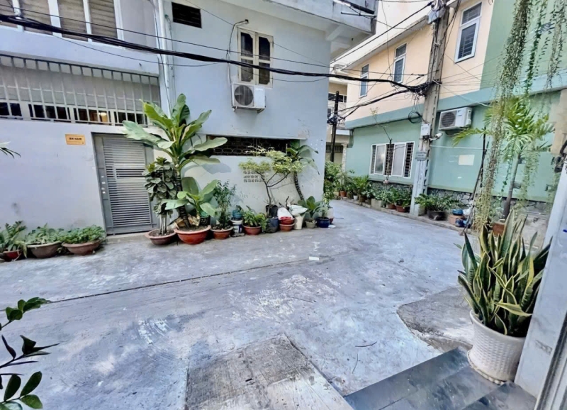 B&aacute;n nh&agrave; phố hẻm xe hơi Cao Thắng, Quận 10 &ndash; 5PN, 3 lầu, sổ hồng ri&ecirc;ng